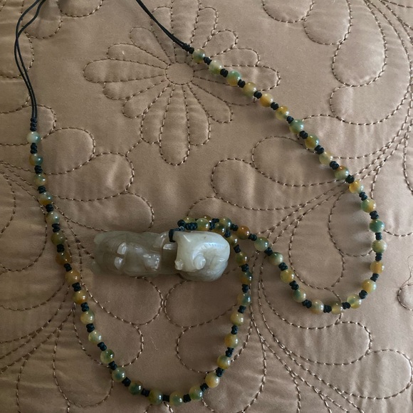 Chinese jade carving of a reclining horse with a monkey on it's back, see video - Picture 13 of 13